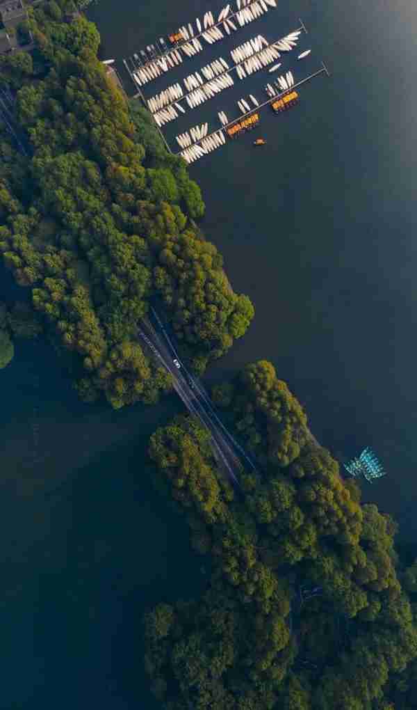 各地城市湖泊，为何杭州西湖名气最大？