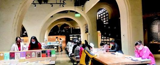 “疫”考下，实体书店再次站在岔路口