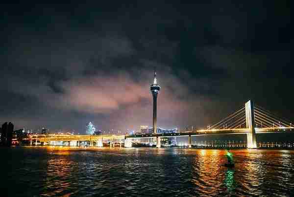 珠澳海湾夜游，领略不一样的璀璨夜景