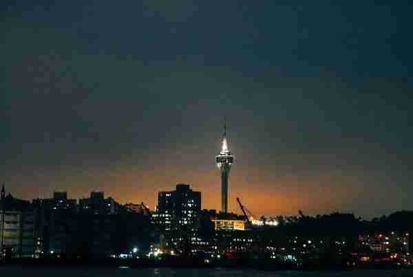 珠澳海湾夜游，领略不一样的璀璨夜景