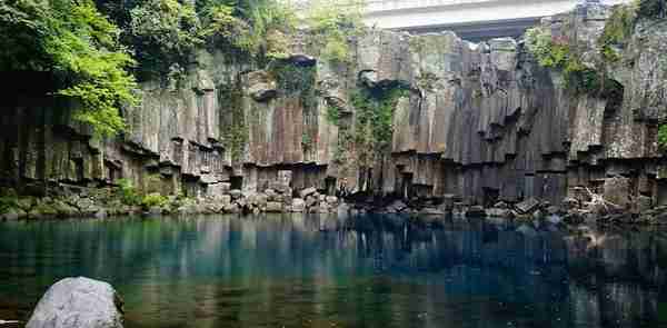 巴塔拉峡谷瀑布