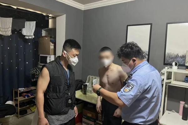 衣服一脱就出事！他24小时内被勒索转账140万元