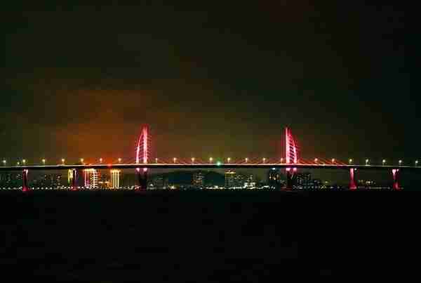 珠澳海湾夜游，领略不一样的璀璨夜景